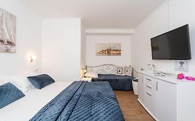Apartments And Room Lora